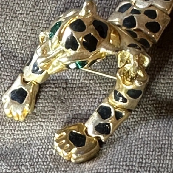 Vintage Articulating Leopard Cheetah Double Pin Gold Black Enamel Over Shoulder - Picture 9 of 10